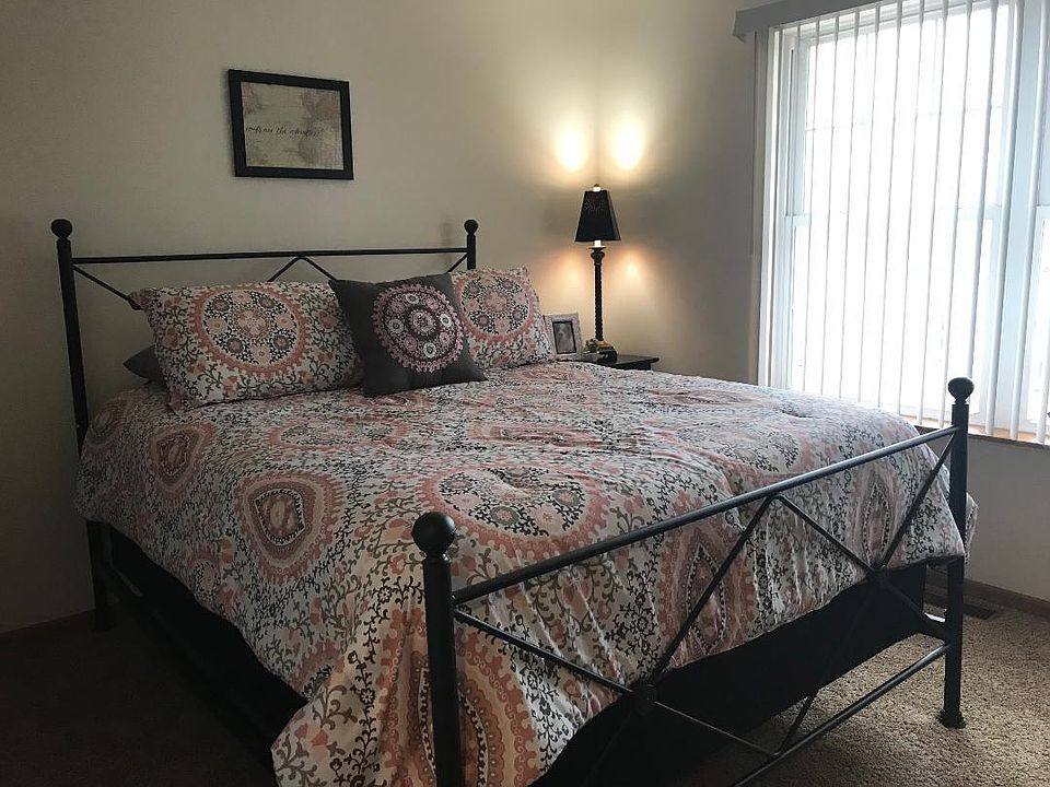 Each bedroom has a queen-sized bed, dresser & flat screen Smart TV (photos depict examples of furnishings which may be in different units)