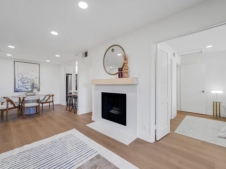 2111 Latham St #307 — Photo 22