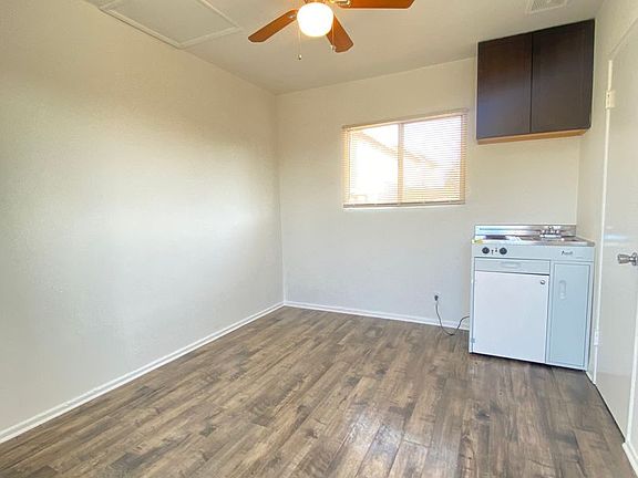 3rd image of 917 Centinela Ave #B