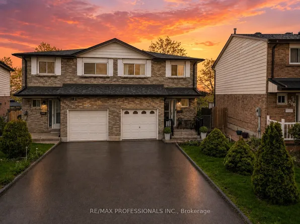 698 Galloway Cres, Mississauga, ON L5C 3W1
