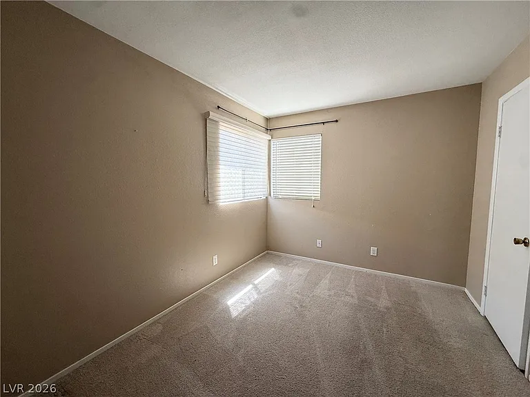 2066 Waverly Cir — Photo 16