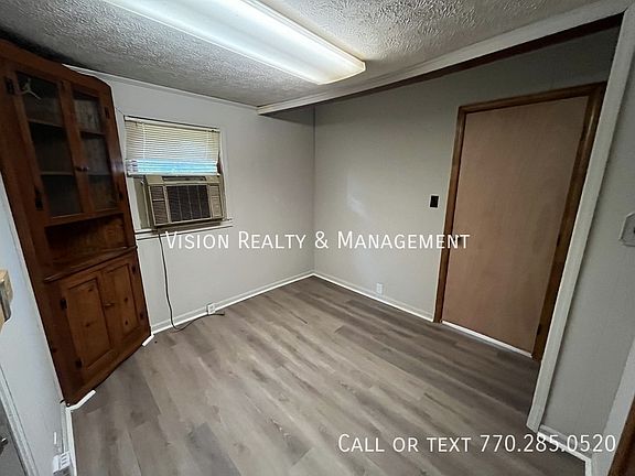 3rd image of 802 Williams St