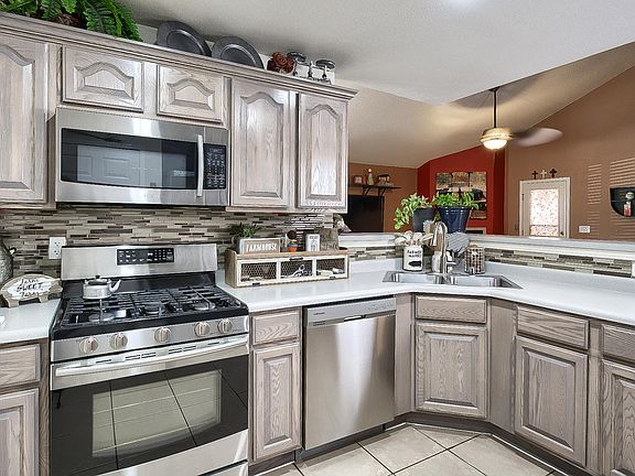 3rd image of 3409 Tierra Lorena Dr