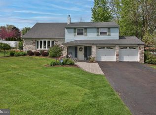 8 Plymouth Ln, Yardley, PA 19067
