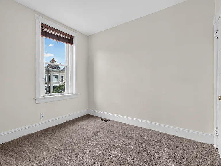 1252 E St NE #A — Photo 20