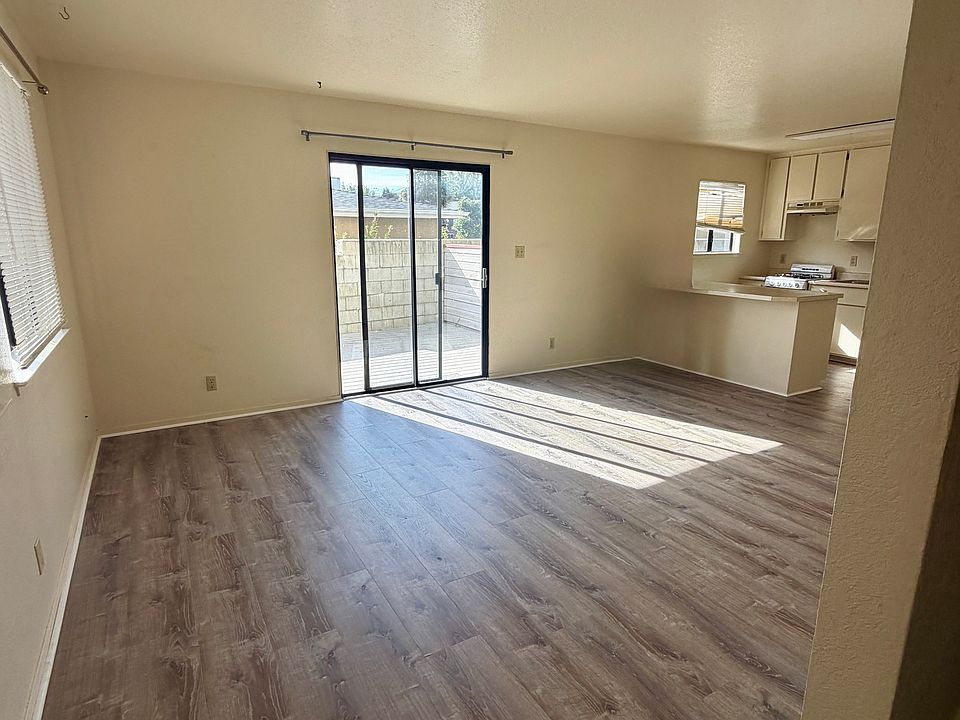 Living Room/Kitchen