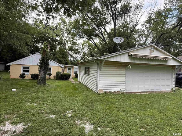 853 S Kim Moor Ave, Peoria, IL 61605