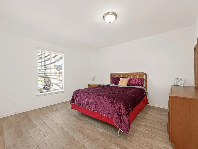 3815 Fernglade Dr — Photo 33