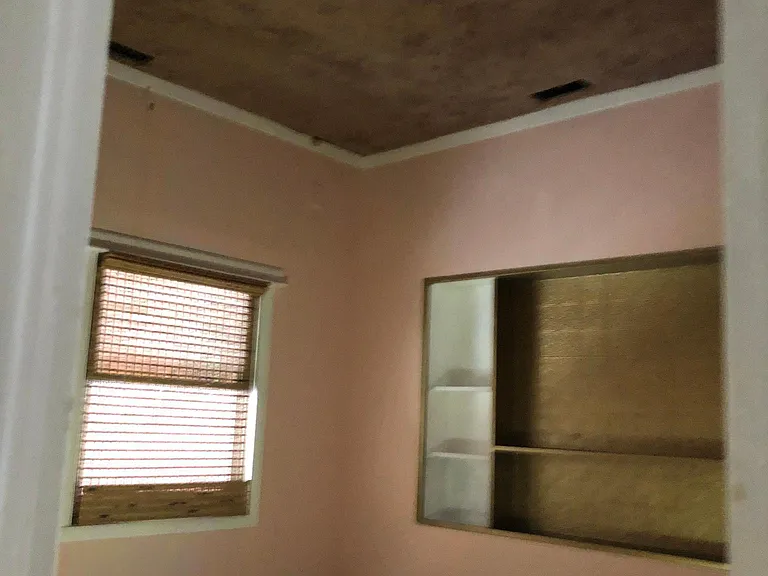 227 Blackburn Ave — Photo 7