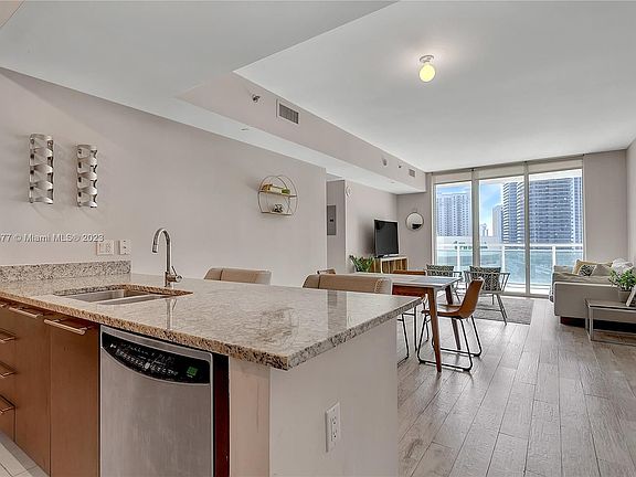 3rd image of 950 Brickell Bay Dr APT 1801