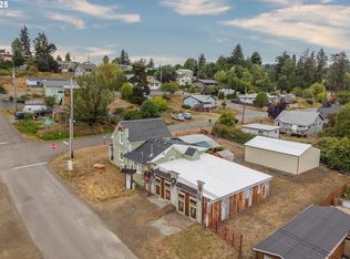 1404 Harris St, Myrtle Point, OR 97458