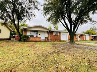 912 NW 24th St, Moore, OK 73160