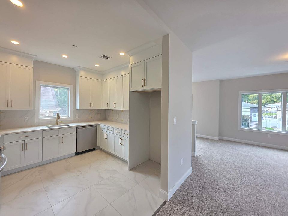 1st image of 228 Sinclair Ave #2