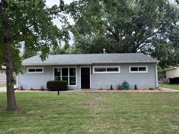 1934 SW Edgewater Ter, Topeka, KS 66604