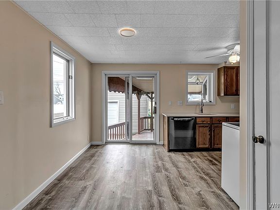 3rd image of 1739 Parker Blvd