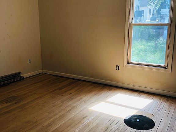 5th image of 838 Congress Ave #1