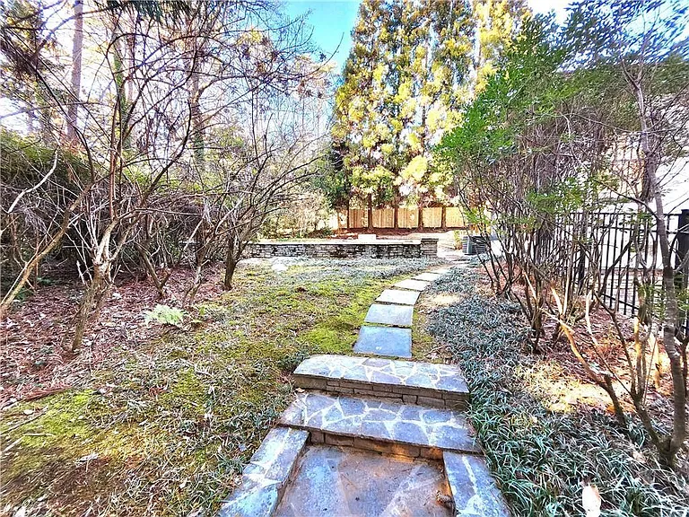 4044 Northside Dr NW — Photo 7