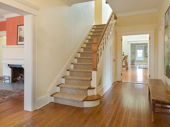 5th image of 17 Pryer Ln
