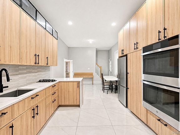4th image of 46 Grandview Avenue