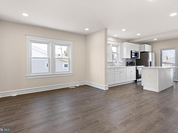5th image of 3417 Roselawn Ave