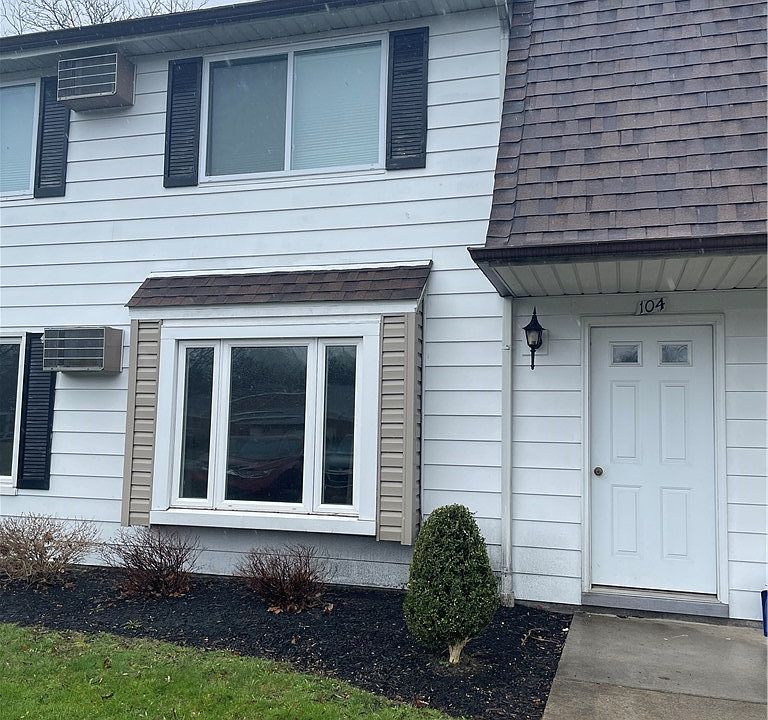 1st image of 104 Wellington Ct