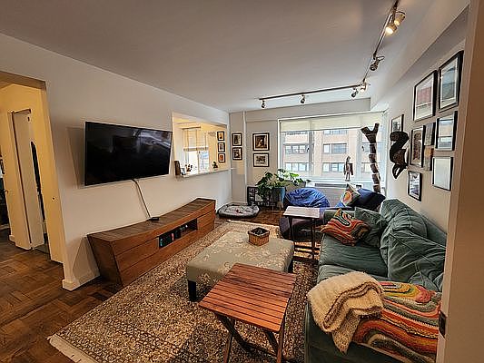 5th image of 41 W 58th St #4CD