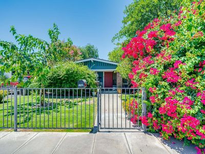 (Undisclosed Address), Bakersfield, CA, 93304