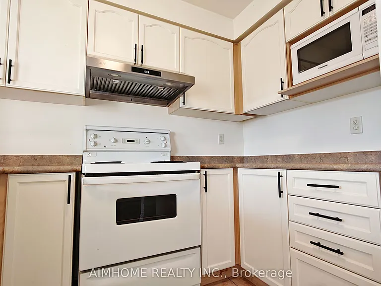 340 Kittridge Rd — Photo 7