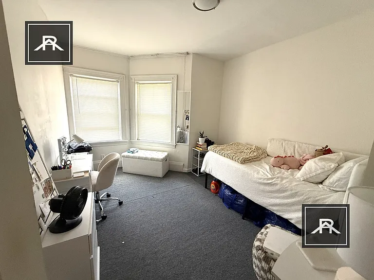 925 Beacon St #3 — Photo 16