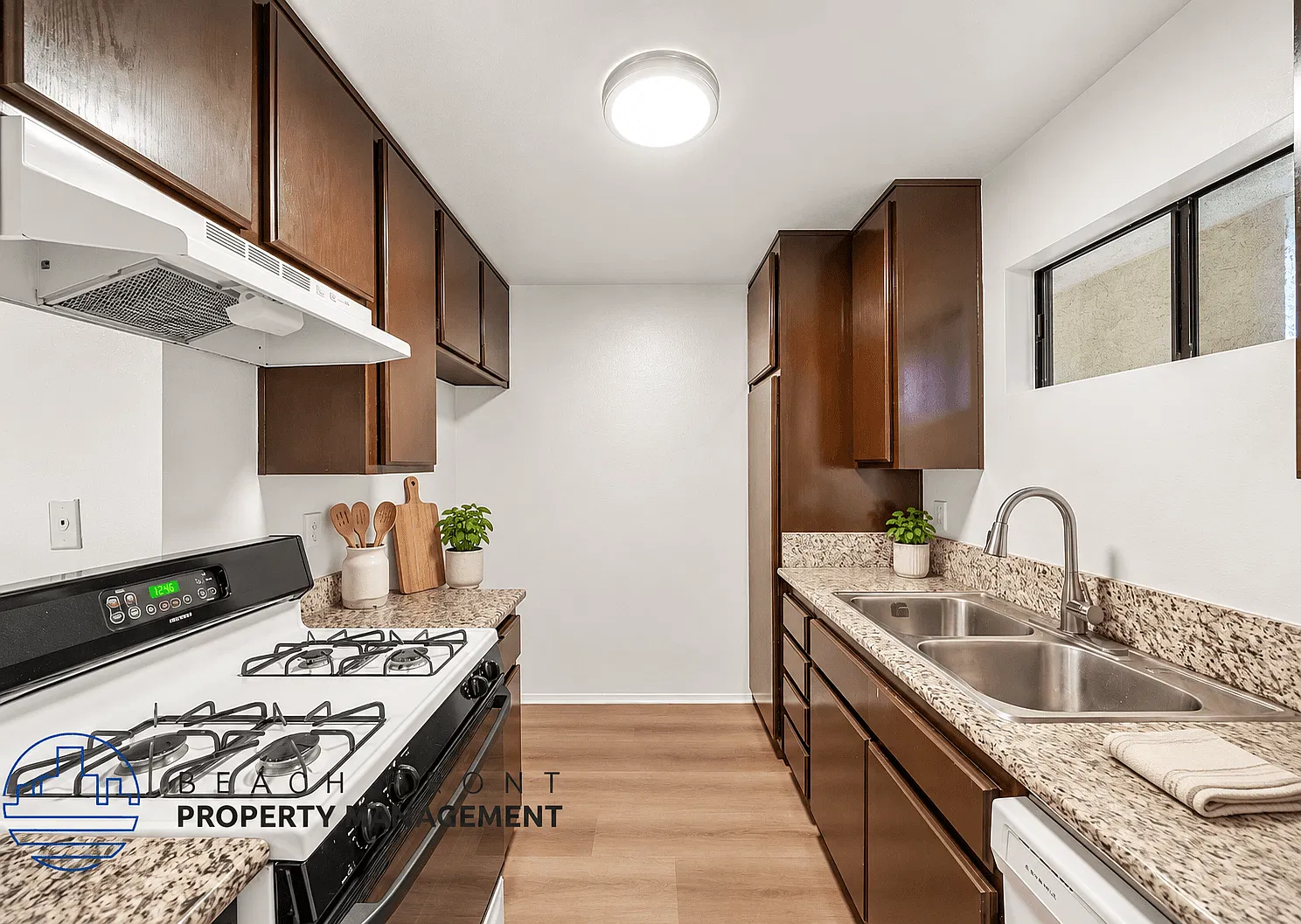 2065 Magnolia Ave. — Photo 2