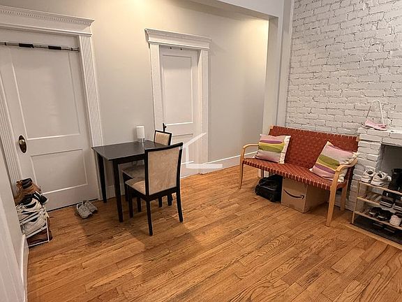 3rd image of 143 Kilsyth Rd APT 4