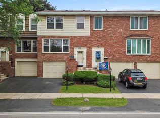 8820 Plainfield Rd, Brookfield, IL 60513