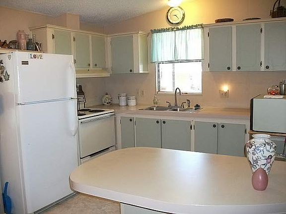 2nd image of 4655 Yacht Ave
