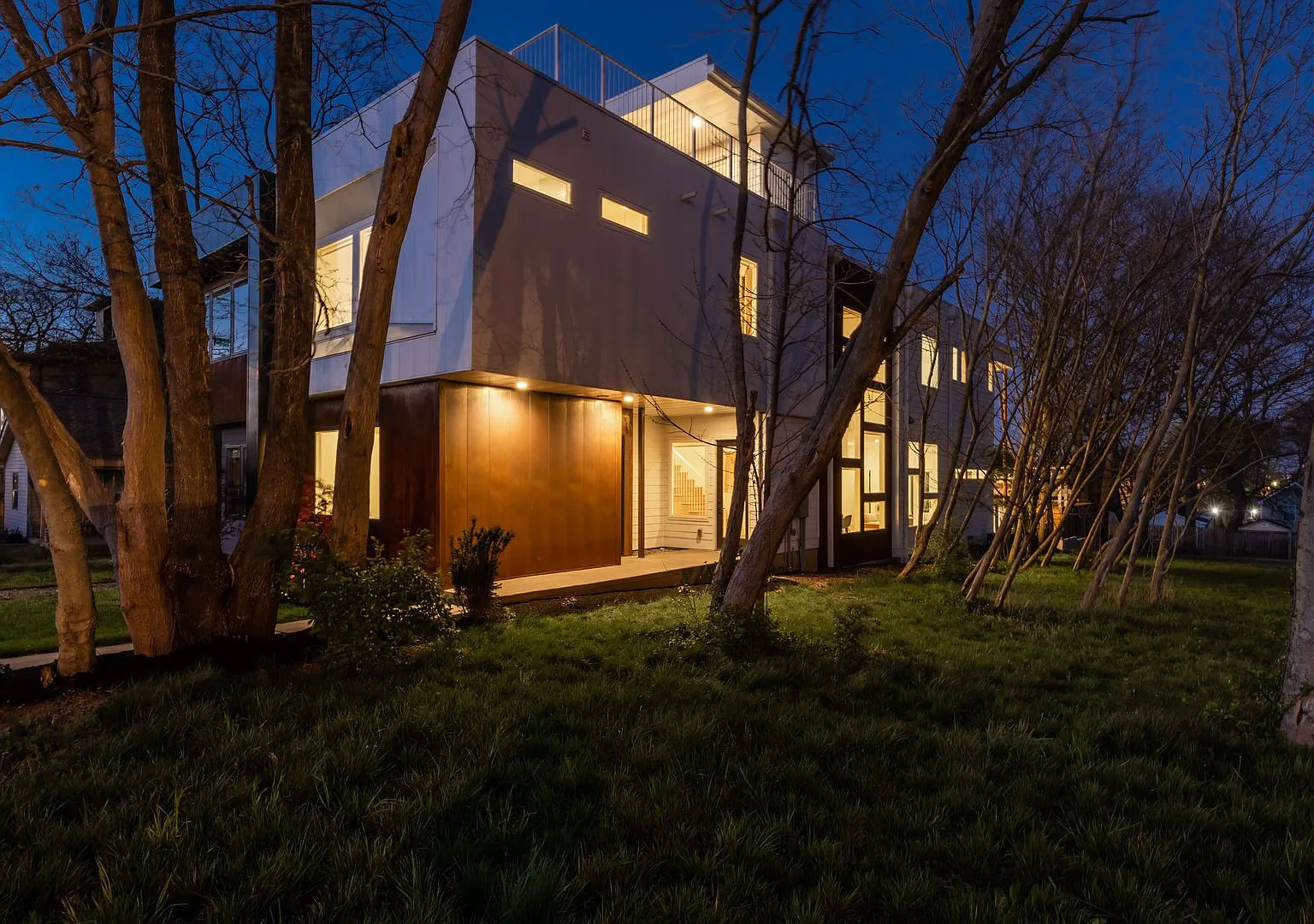 Thoughtfully Designed and Professionally Managed in Sought-After Germantown! — Photo 2