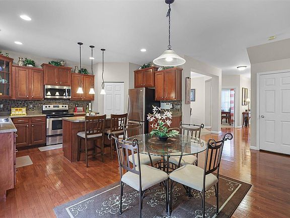 4th image of 2790 Valley Brook Dr