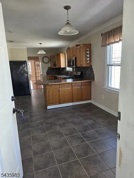 3 bed, 1.0 bath, $2,600 — Photo 3