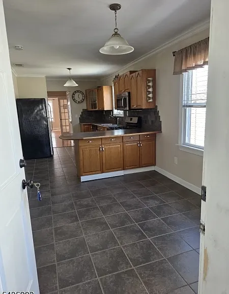 929 Adams Ave — Photo 3