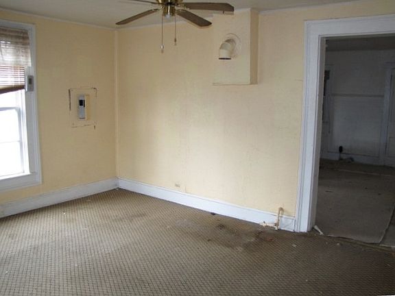 3rd image of 409 Cottonwood Ave