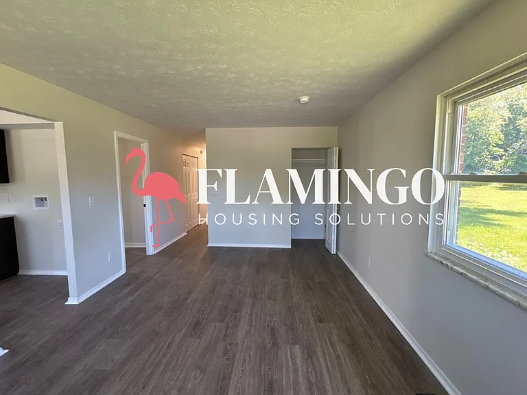 1272 Clement Ave — Photo 2