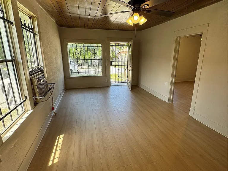 3428 Reeves St — Photo 1