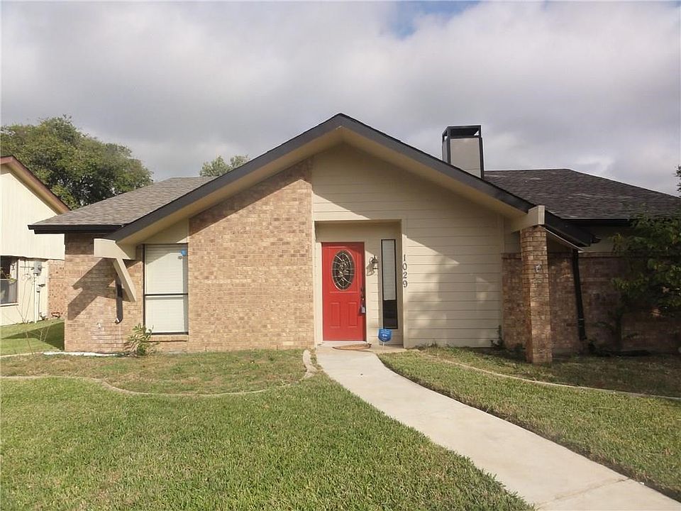 1st image of 1029 Carriagehouse Ln