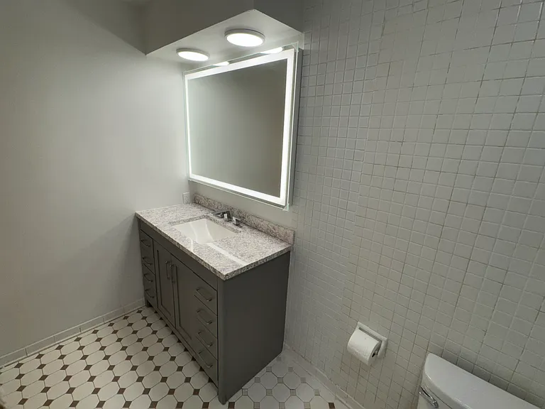460B Liberty St #208 — Photo 21