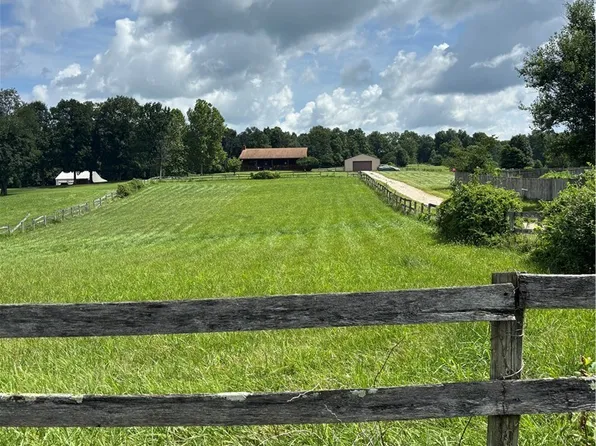 3270 Pixley Knob Road, Henryville, IN 47126
