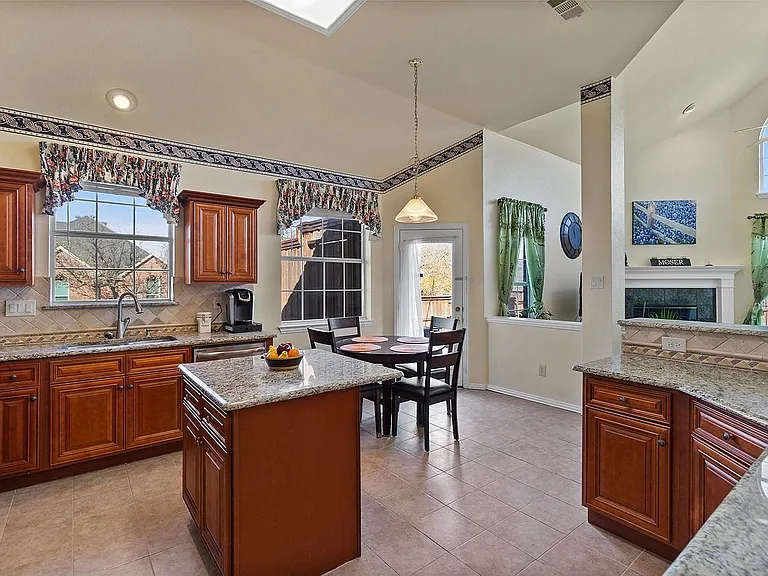 4500 Shadowridge Dr — Photo 8