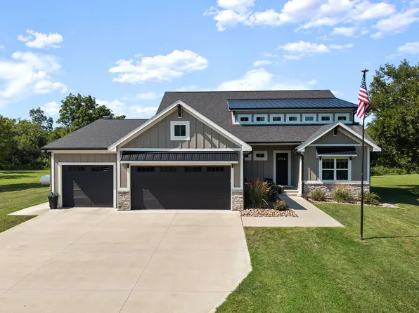 8656 NE 102nd Ave, Bondurant, IA 50035