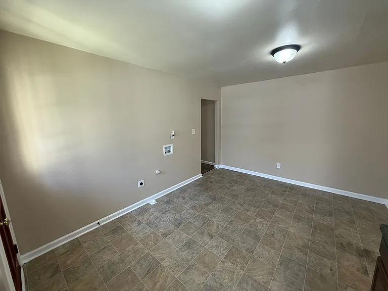 1063 Springdale St — Photo 2