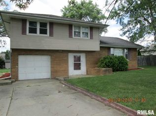 400 S Summit Dr, Washington, IL 61571
