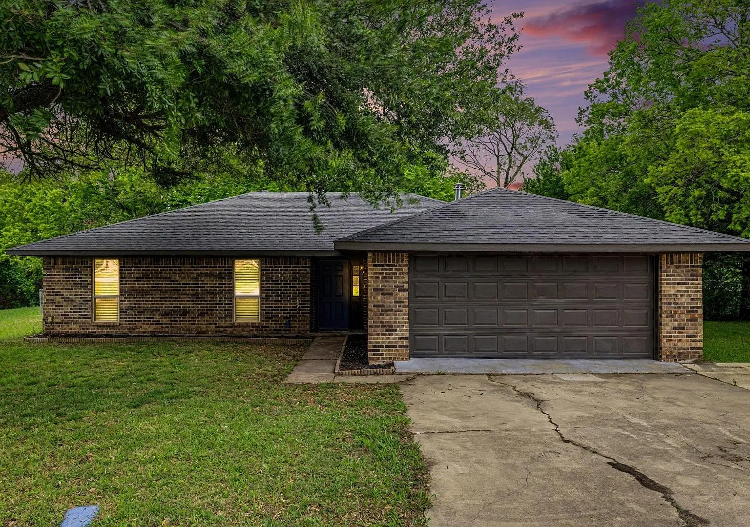 100 Pecan Cir — Photo 1