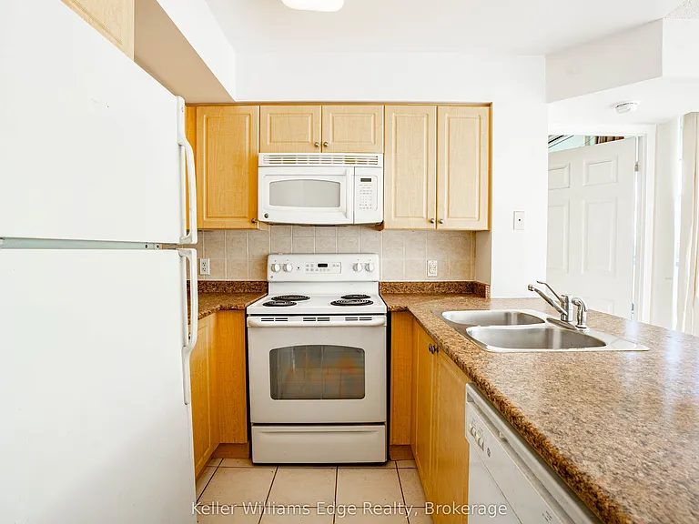 30 Grand Trunk Cres W #2001 — Photo 4