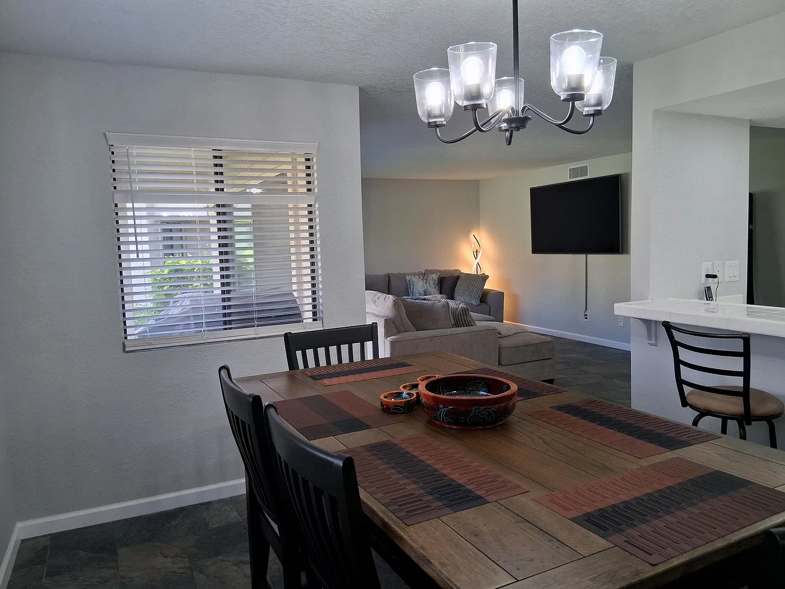 2 bed, 1335 sqft, $4,500 — Photo 4